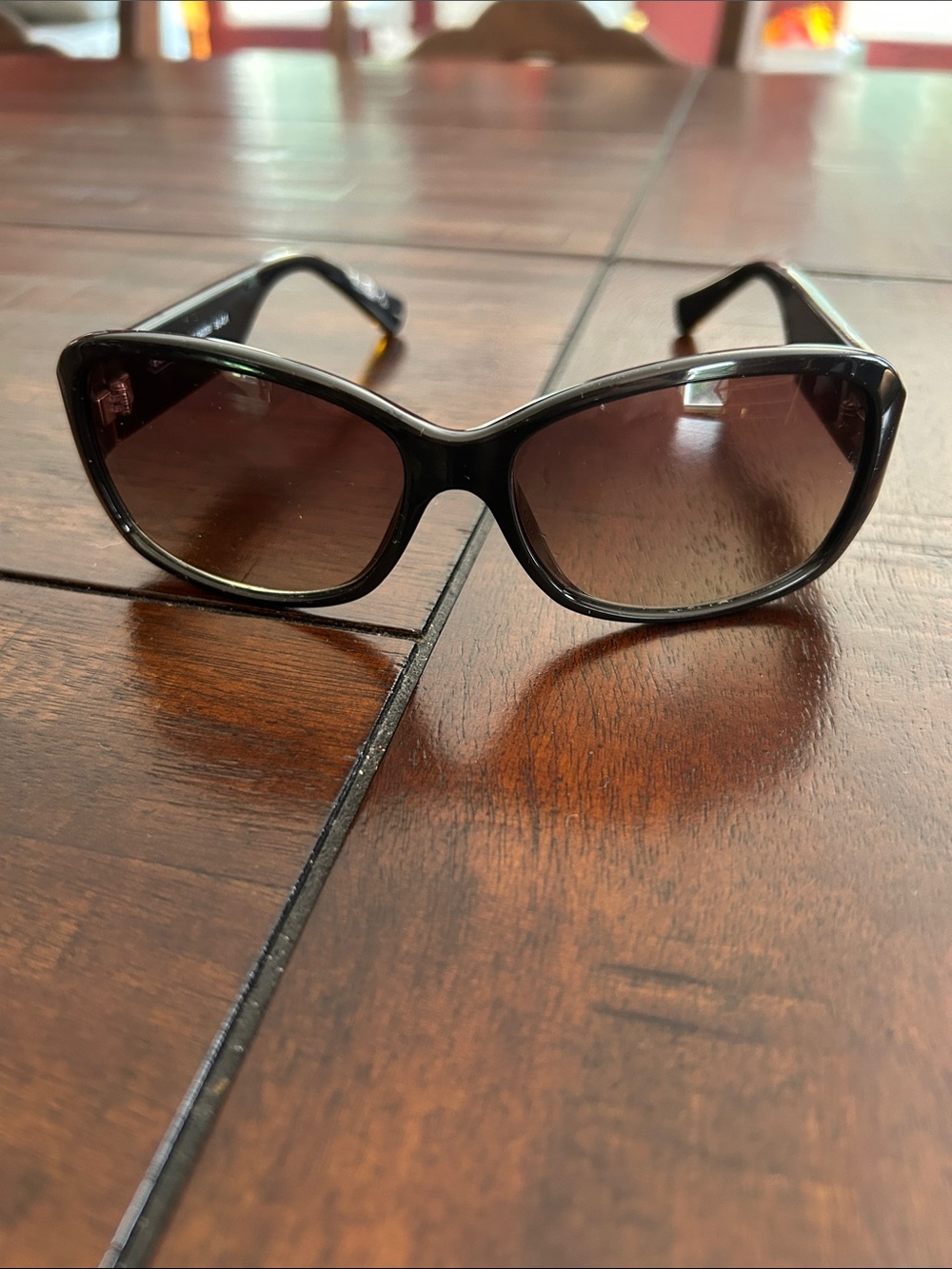 Coach Evie Sunglasses in Black / Gold